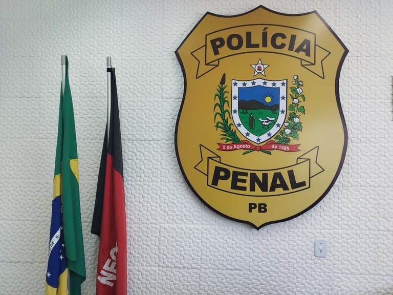 Decreto Institui o Brasão Representativo da Polícia Penal do Estado da Paraíba 1 Professor Everton Mota